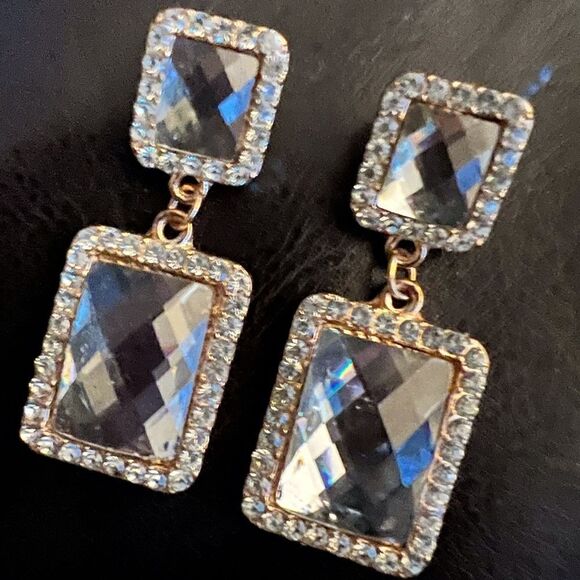 ❤️ Betsey Johnson double square crystal dangle earrings ❤️ - Picture 6 of 7